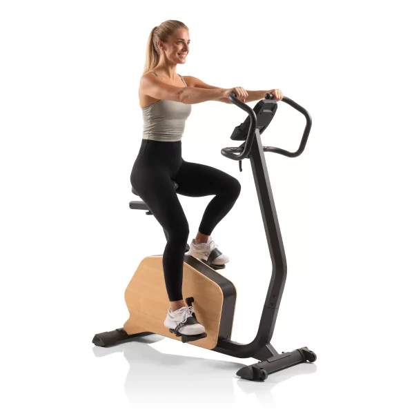 A lady doing cardio with hammer cardio machine