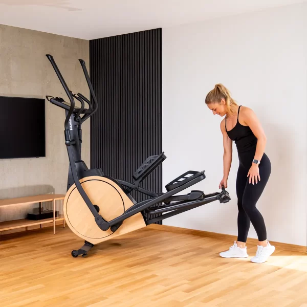 woman lifting cardio machine